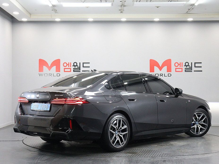 BMW i5 2024