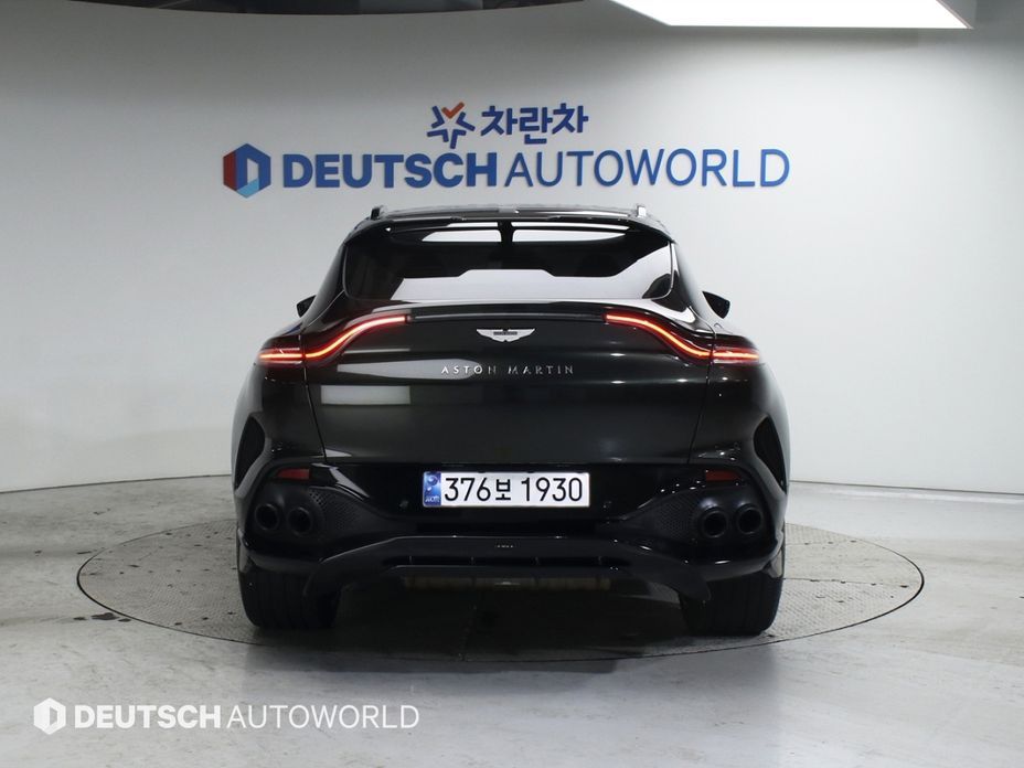 Astonmartin DBX 2023