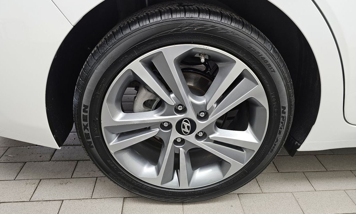 Hyundai AVANTE 2017
