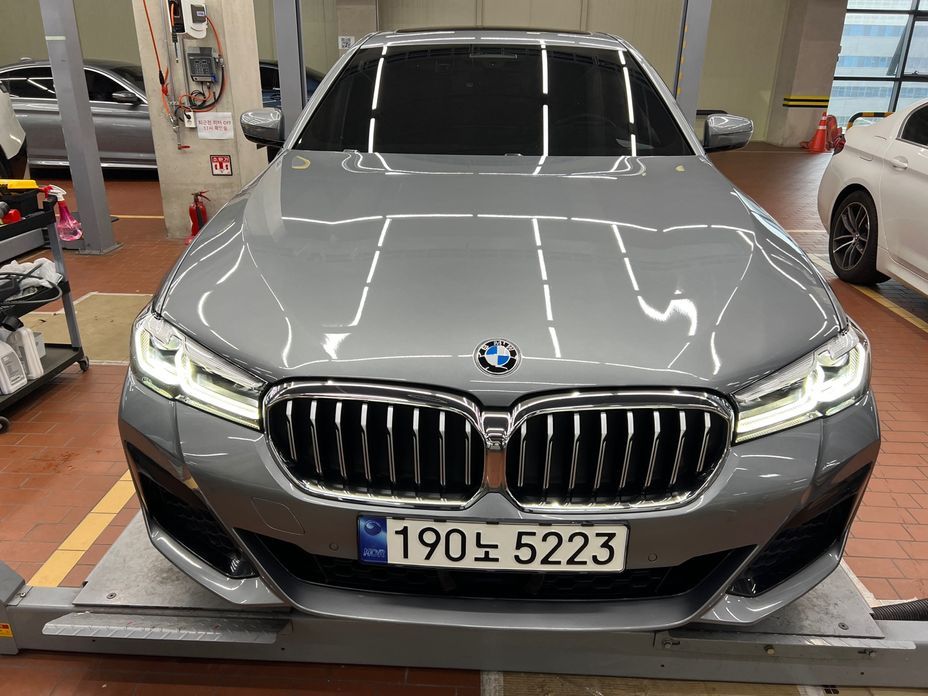 BMW 5-Series 2023