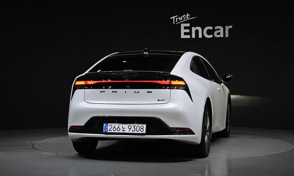 Toyota Prius 2025