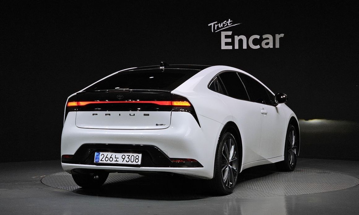 Toyota Prius 2025