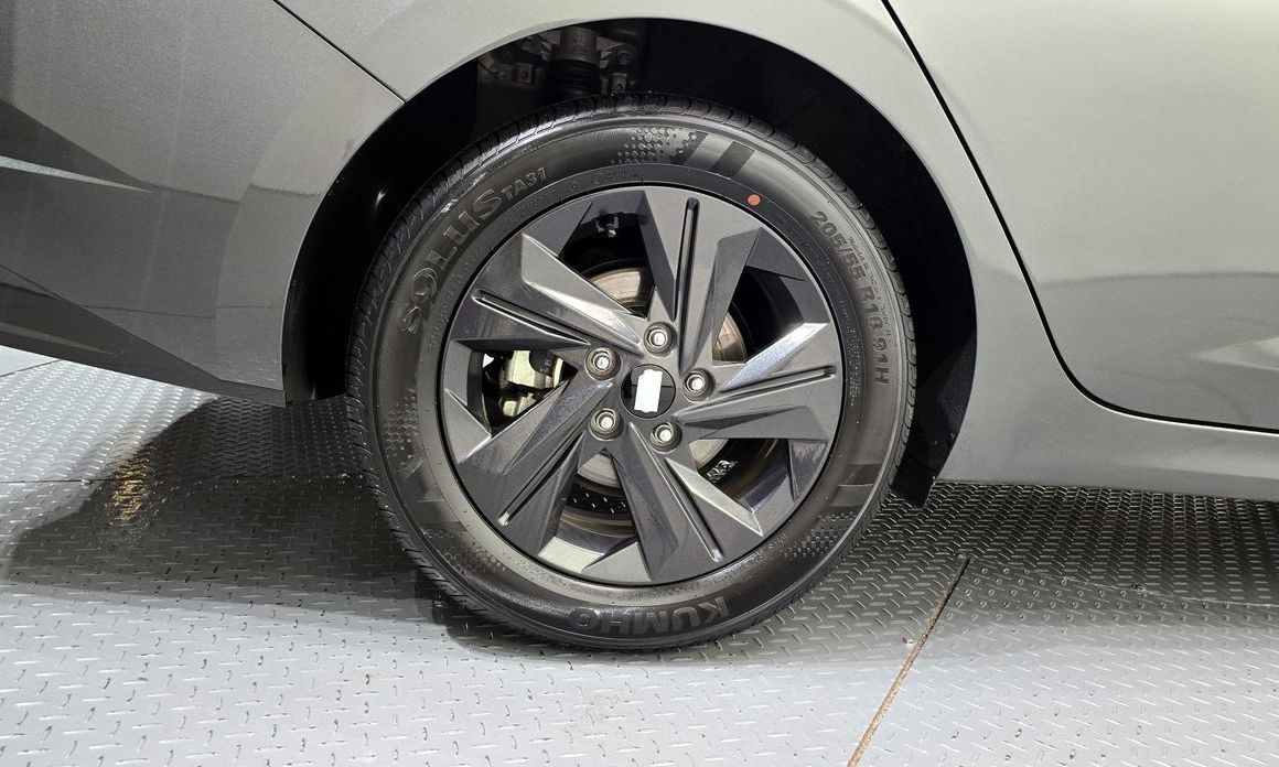 Hyundai AVANTE 2021