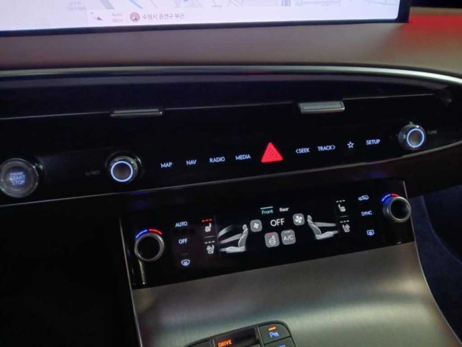 Genesis GV70 2025