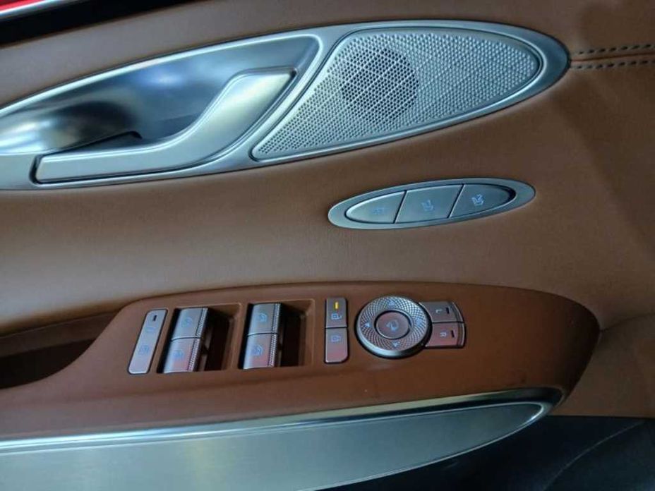 Genesis GV70 2025