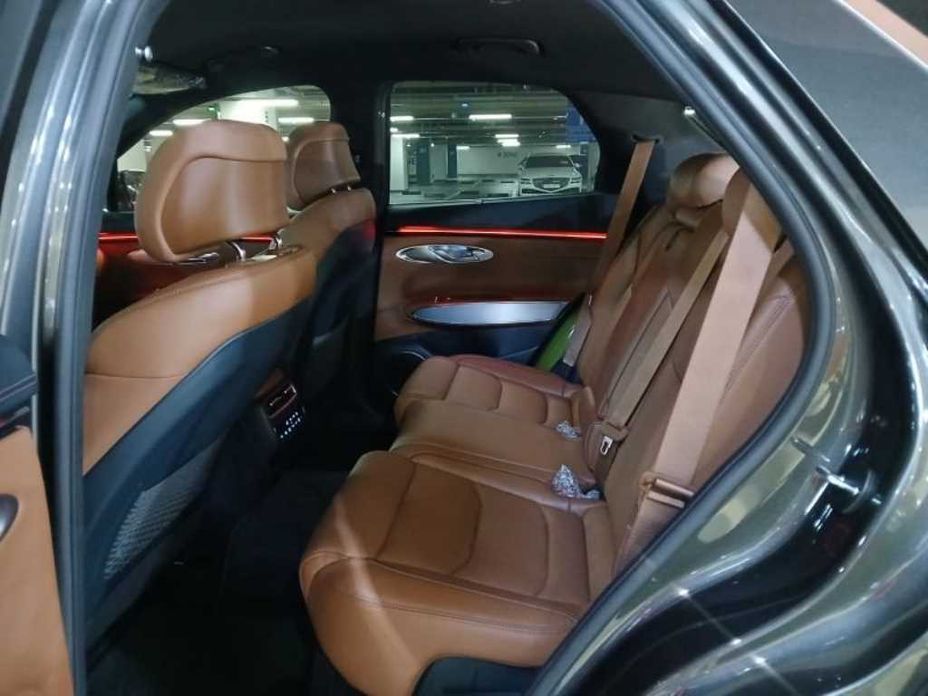 Genesis GV70 2025