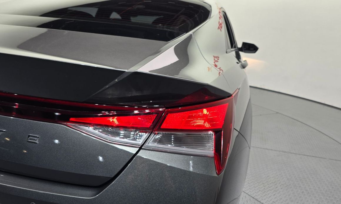Hyundai AVANTE 2021