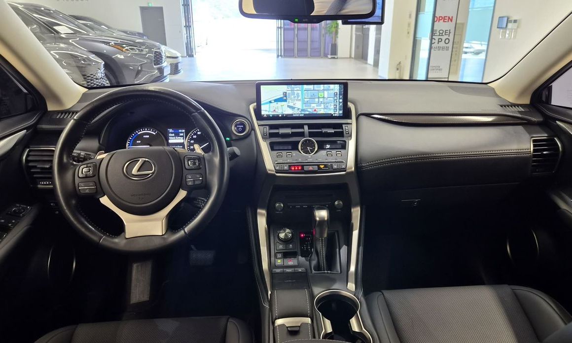 Lexus NX 2021