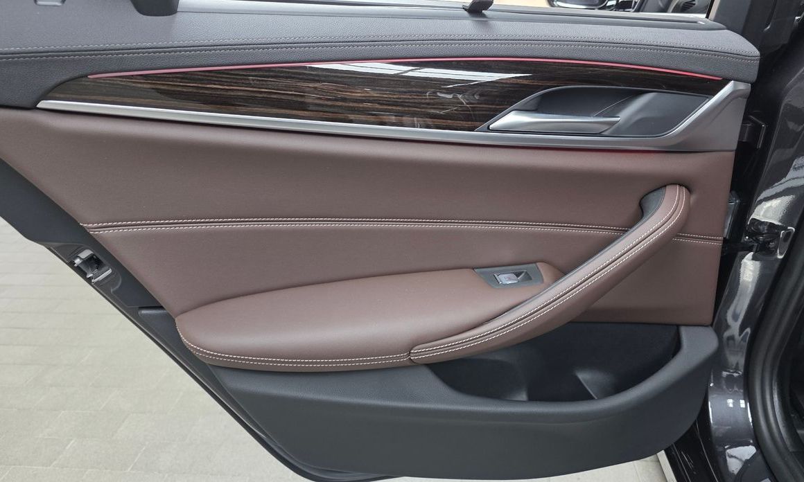 BMW 5-Series 2023