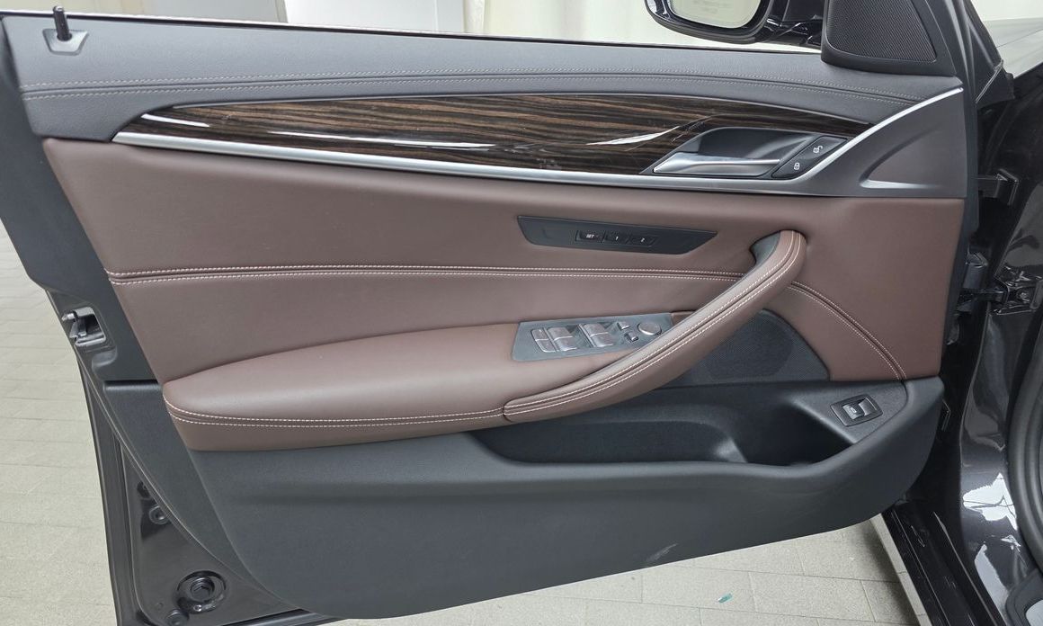 BMW 5-Series 2023