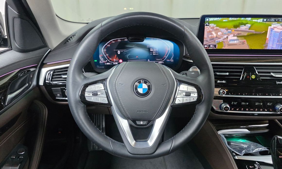 BMW 5-Series 2023