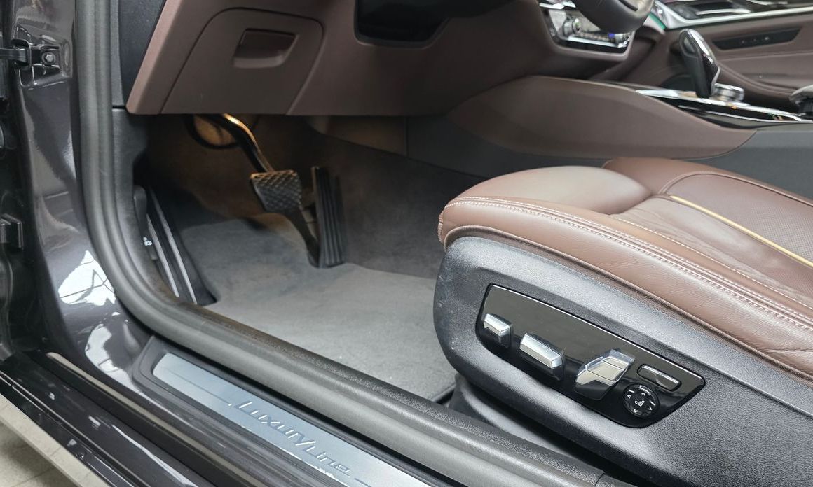 BMW 5-Series 2023