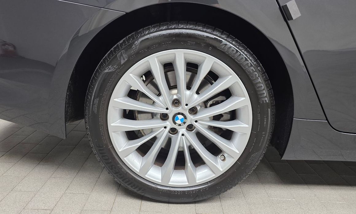 BMW 5-Series 2023