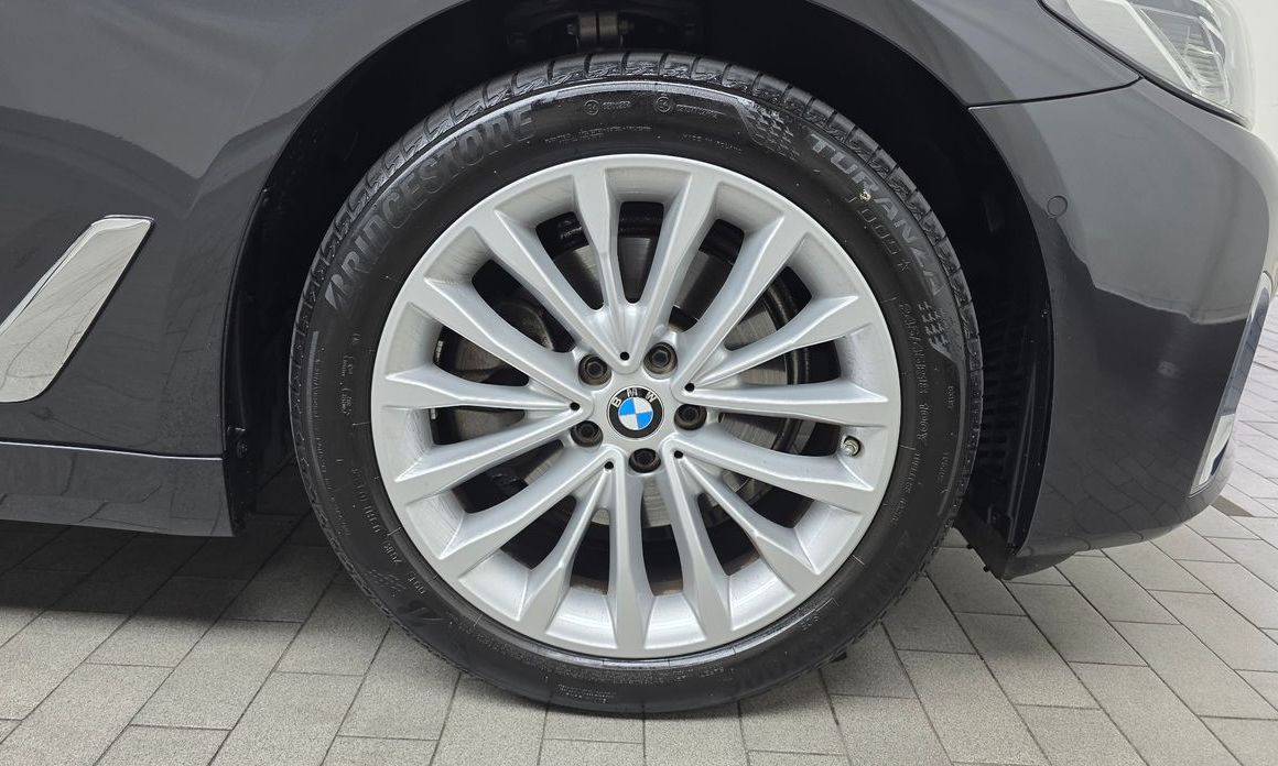 BMW 5-Series 2023