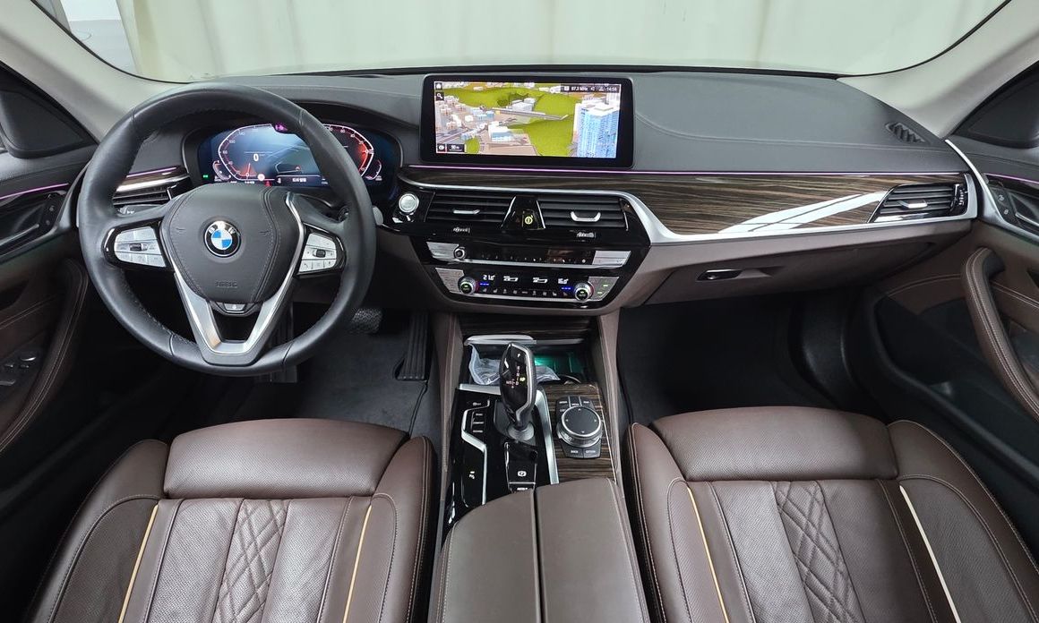 BMW 5-Series 2023