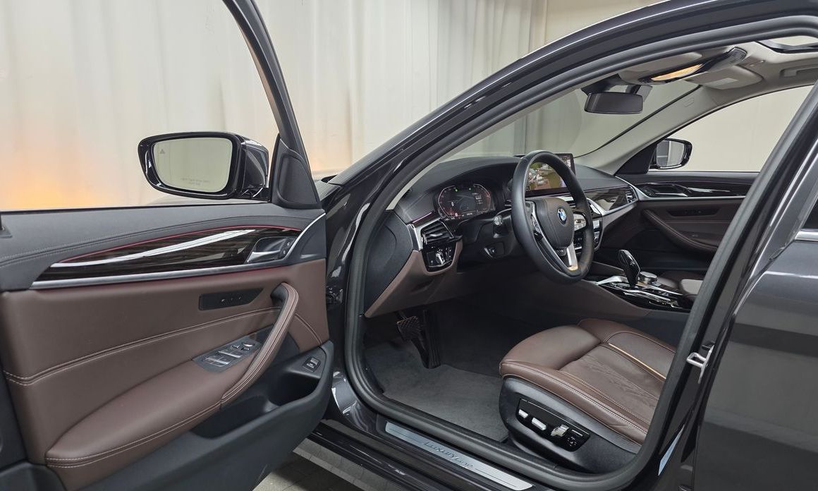 BMW 5-Series 2023