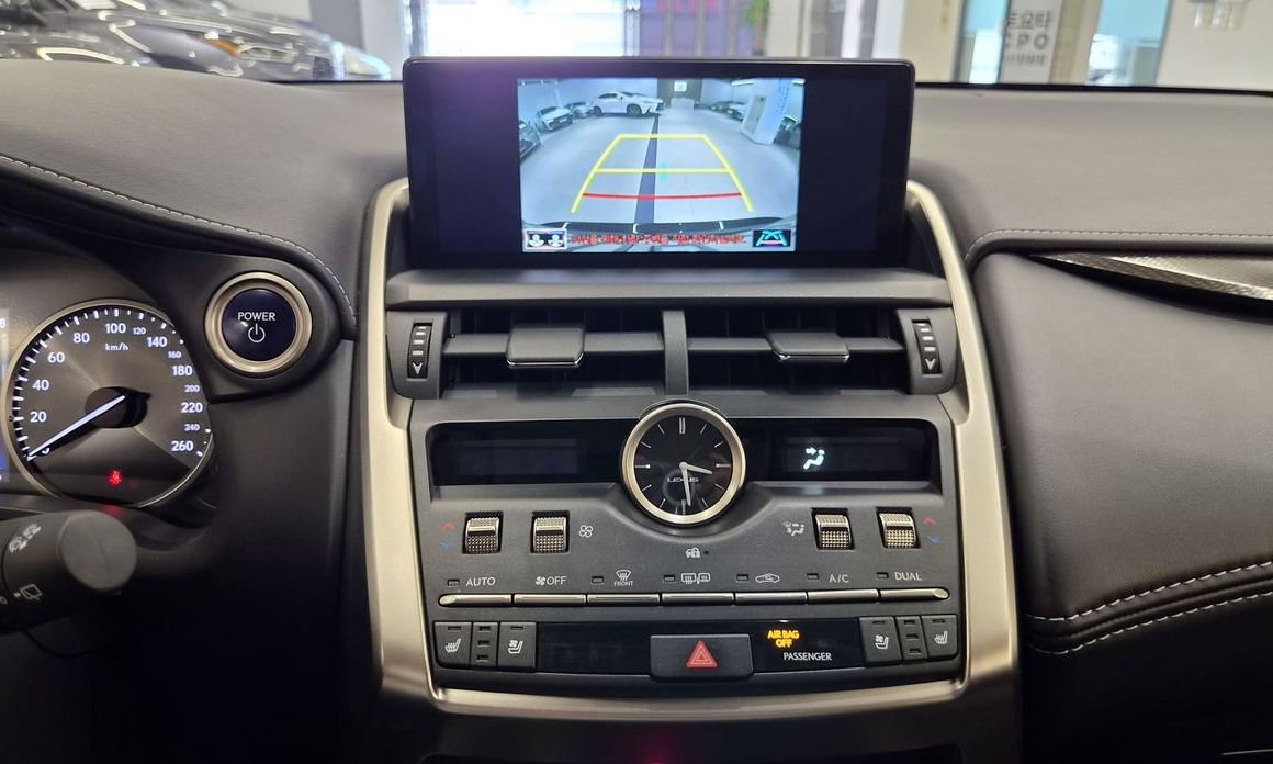 Lexus NX 2021