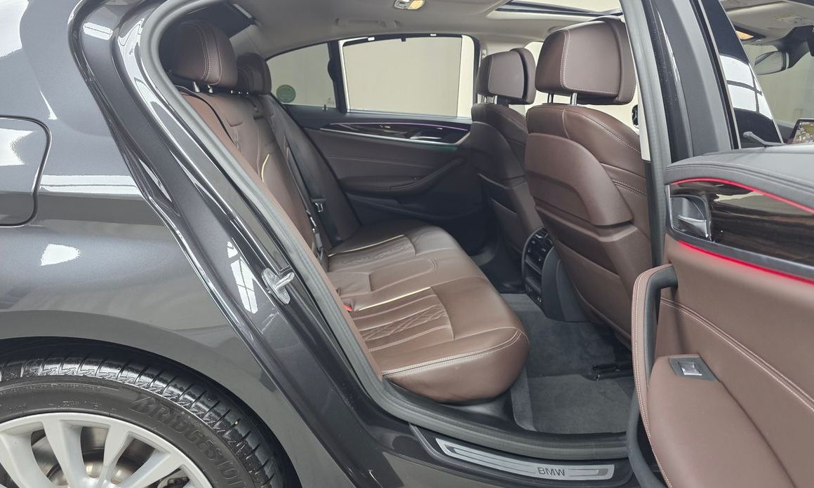 BMW 5-Series 2023
