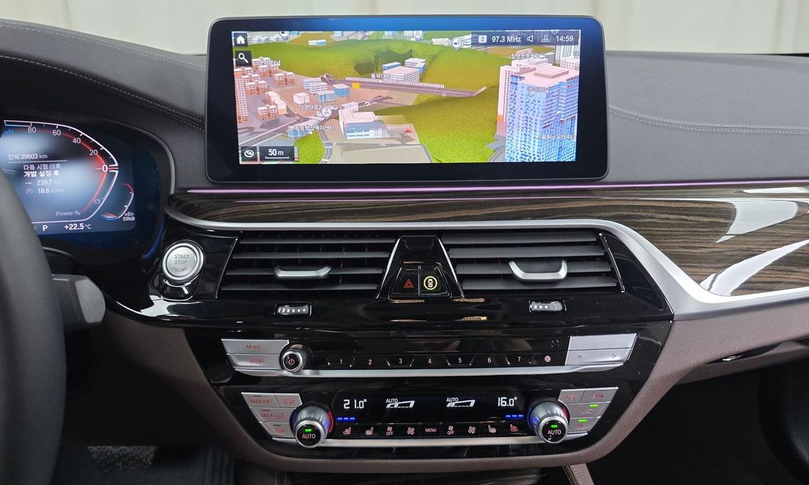 BMW 5-Series 2023