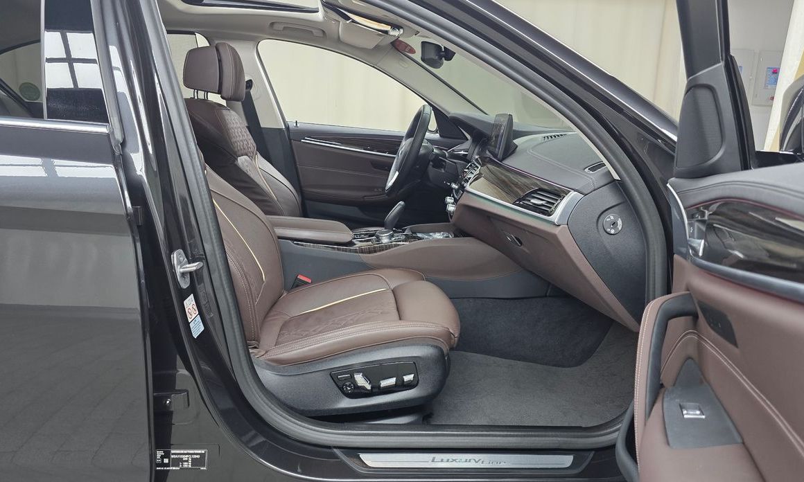 BMW 5-Series 2023