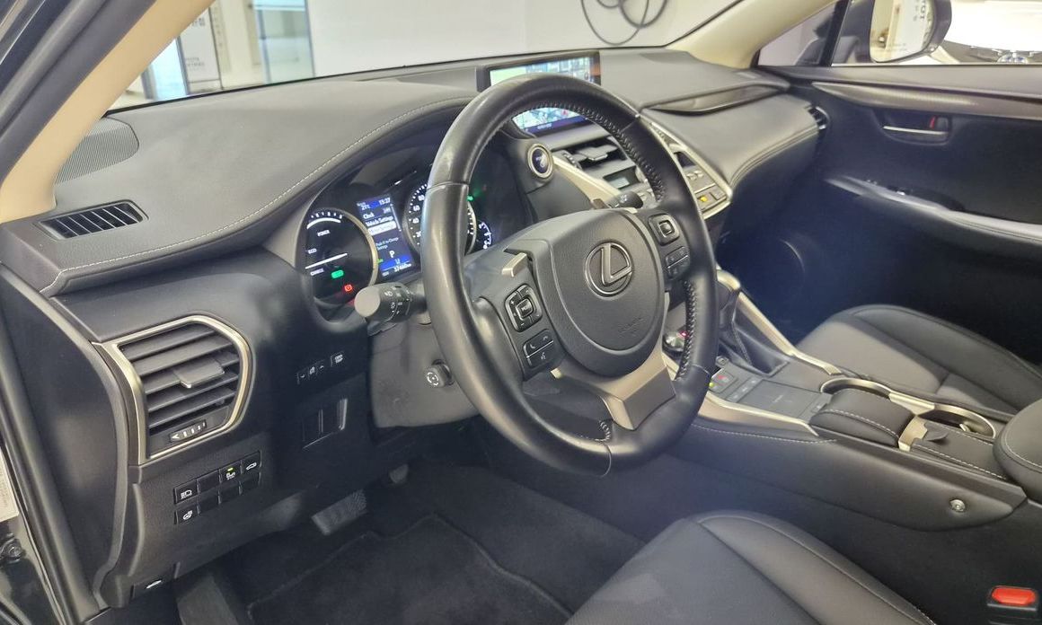 Lexus NX 2021