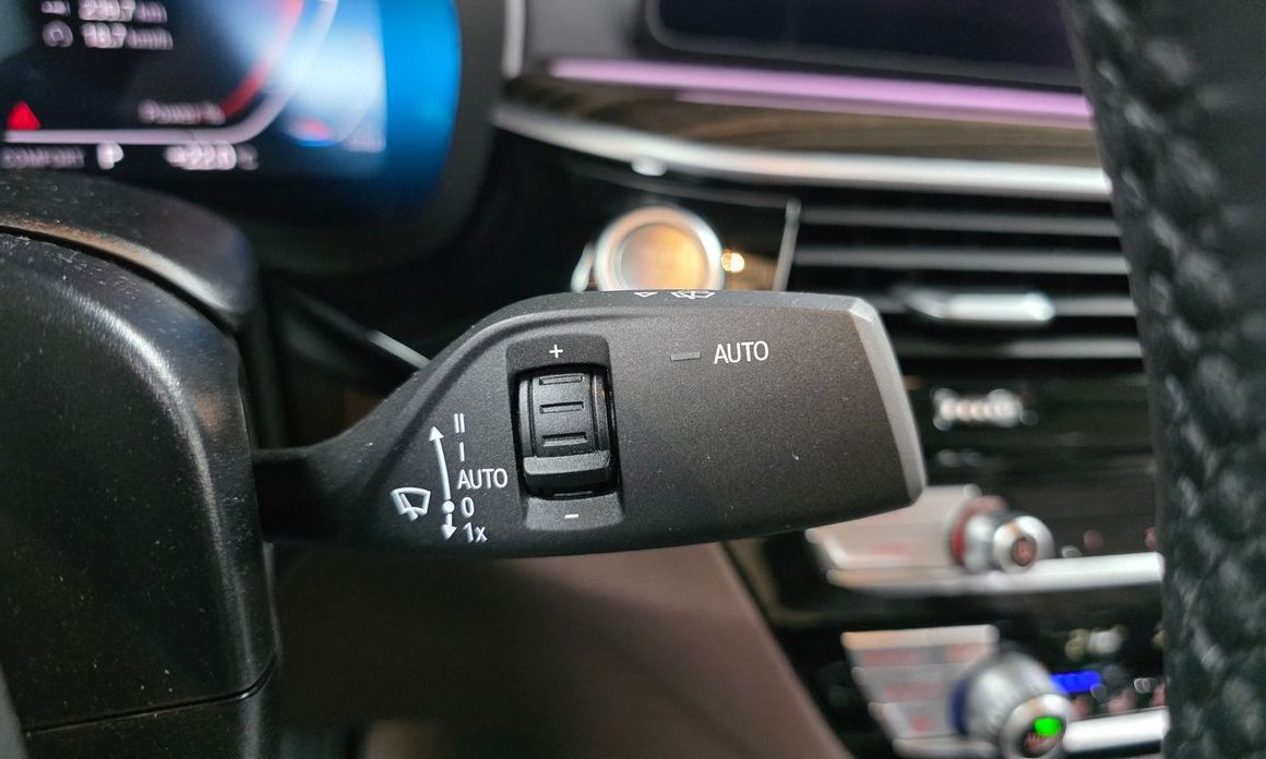 BMW 5-Series 2023