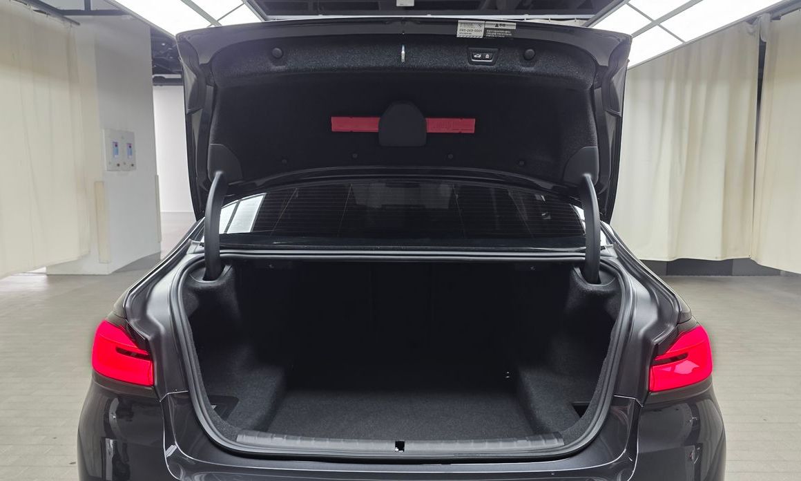 BMW 5-Series 2023