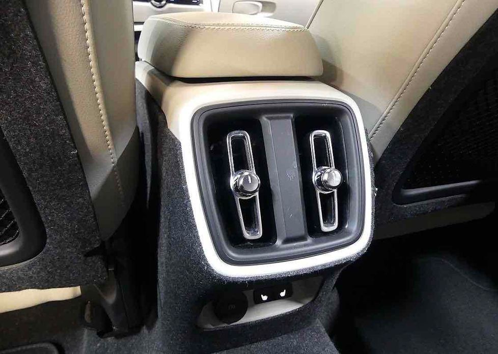 Volvo XC40 2024