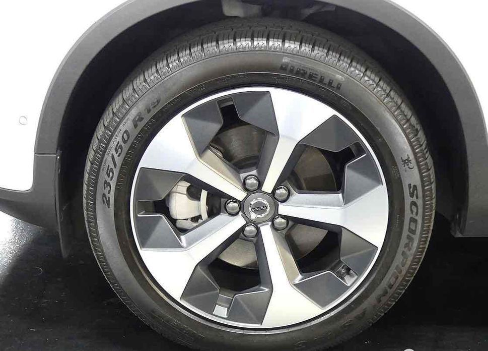 Volvo XC40 2024