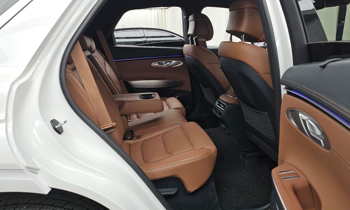 Genesis GV70 2025