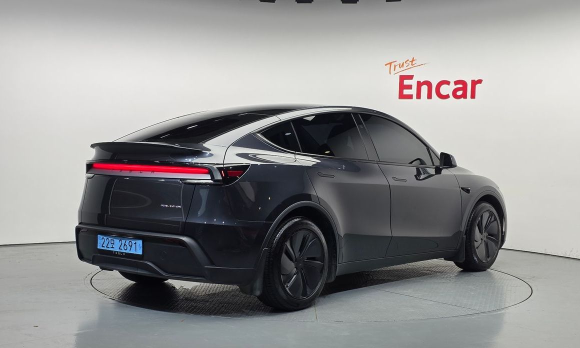 Tesla Model Y 2025