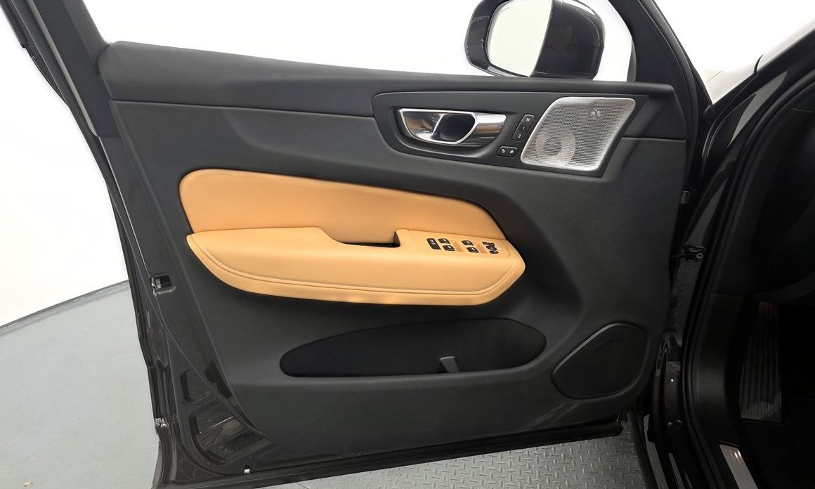 Volvo XC60 2025