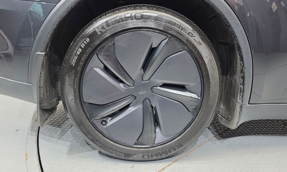 Tesla Model Y 2025