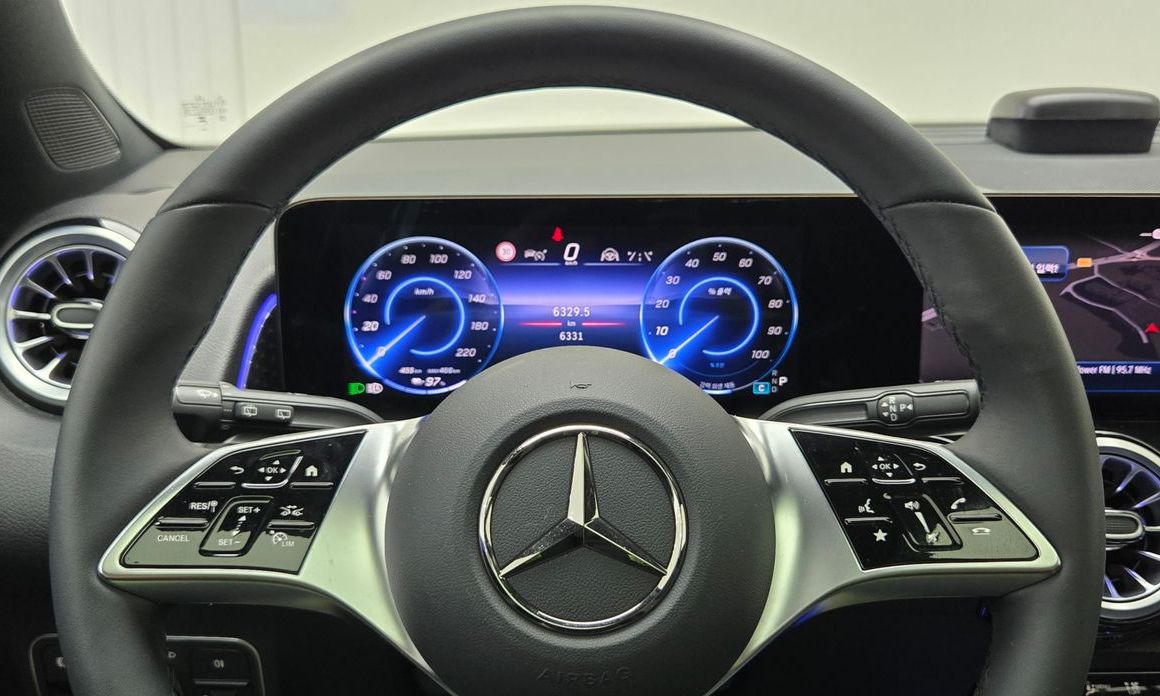 Mercedes-Benz EQB 2025