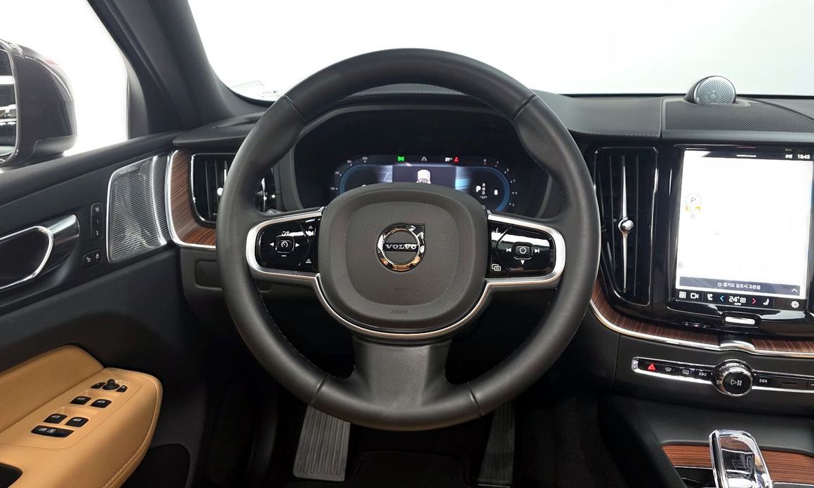 Volvo XC60 2025