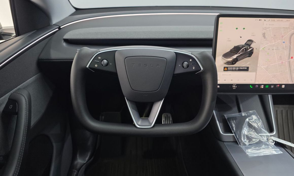 Tesla Model Y 2025