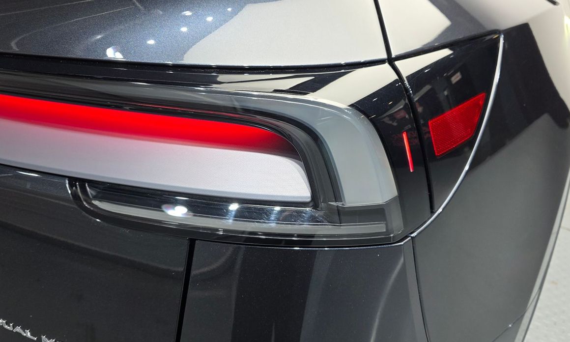Tesla Model Y 2025