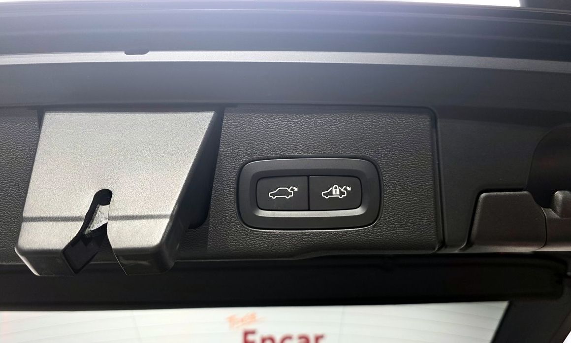 Volvo XC60 2025