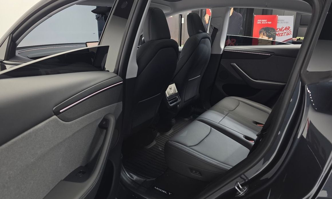Tesla Model Y 2025
