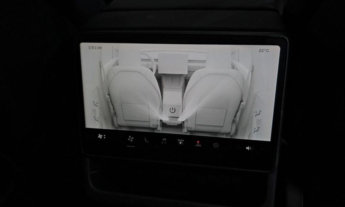 Tesla Model Y 2025