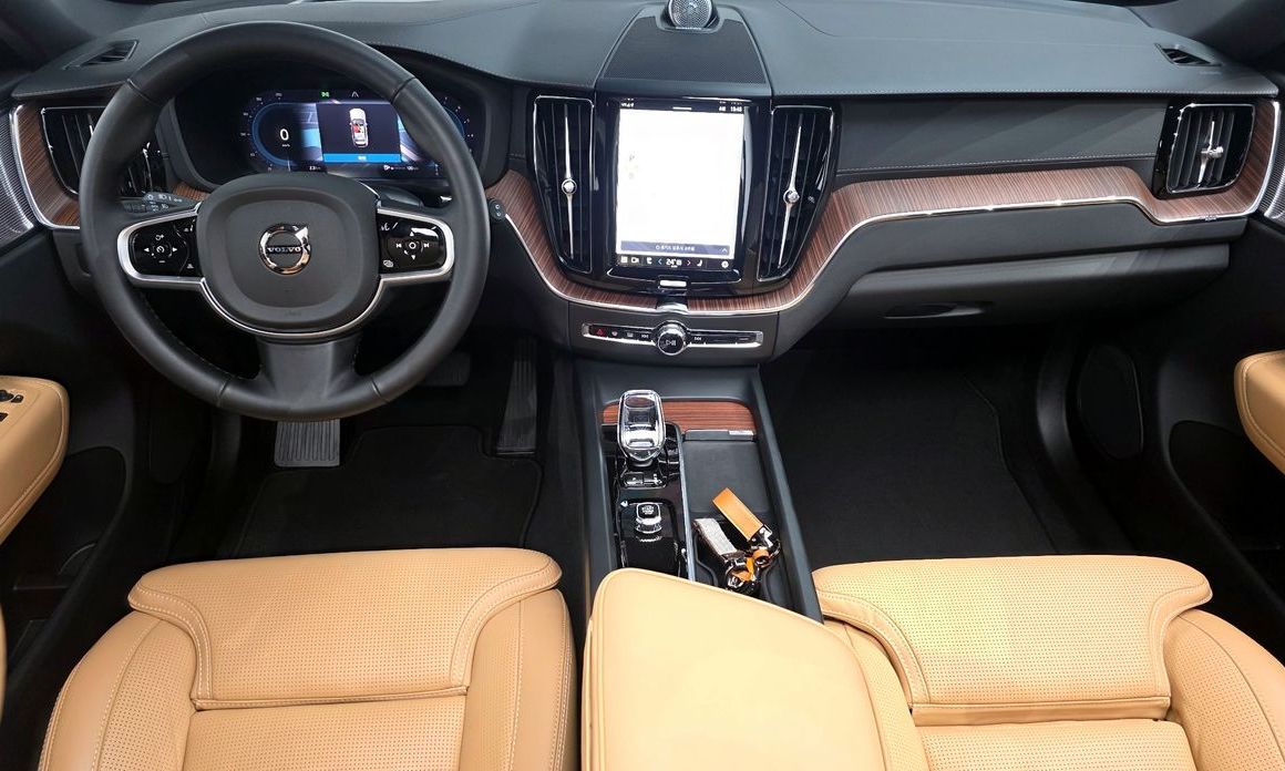 Volvo XC60 2025