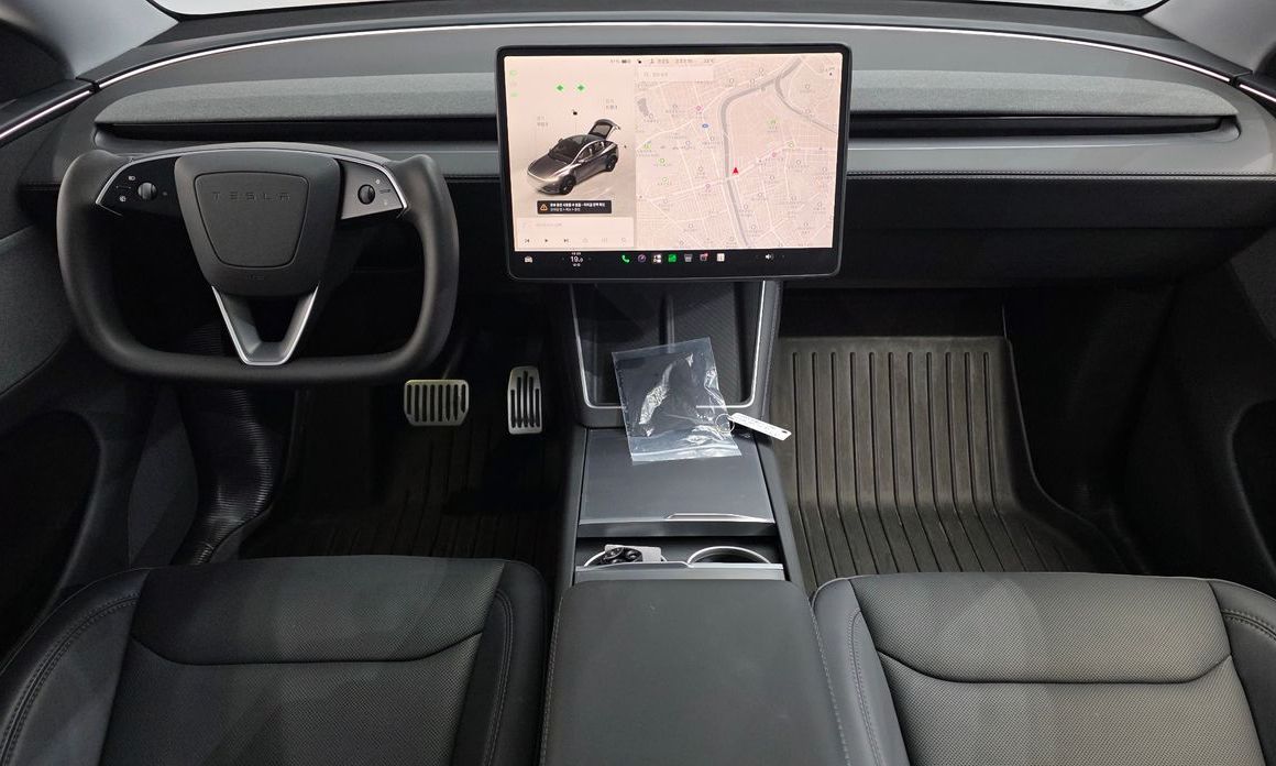 Tesla Model Y 2025