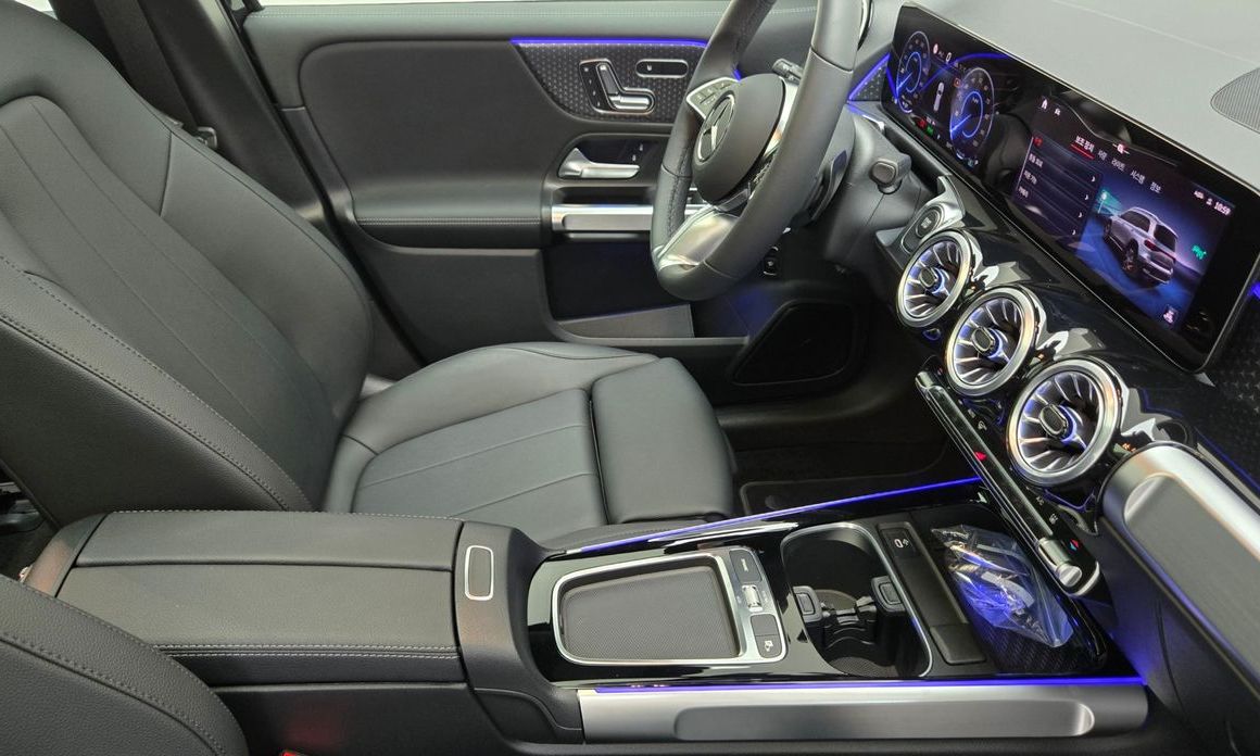 Mercedes-Benz EQB 2025