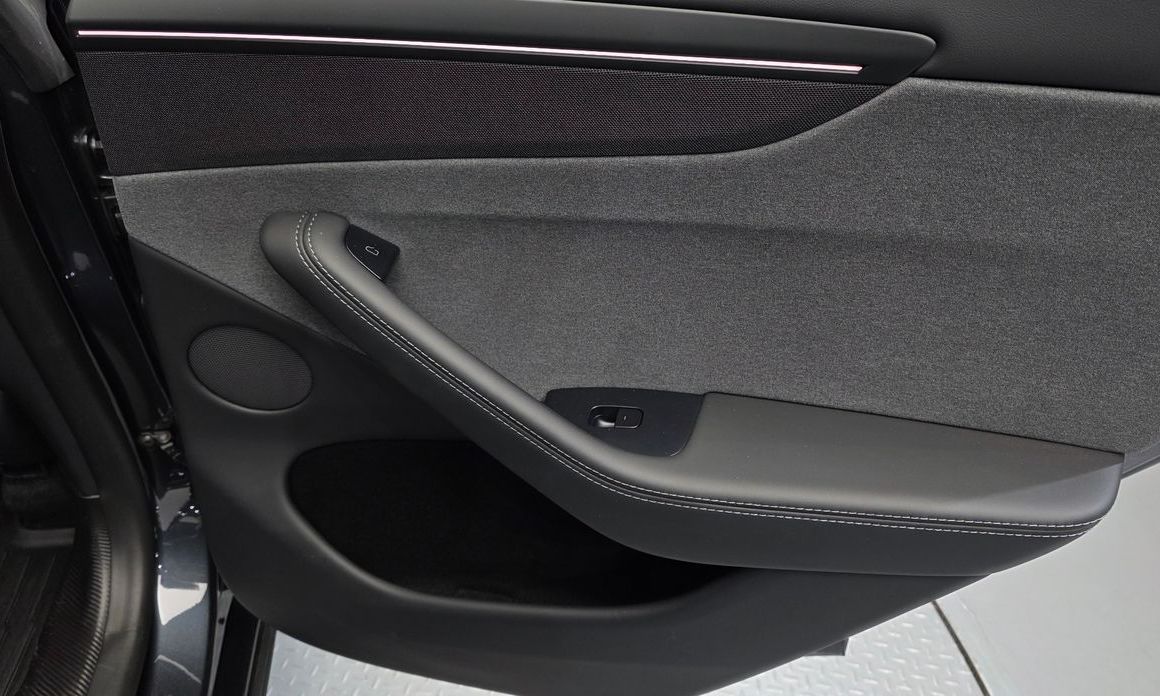 Tesla Model Y 2025