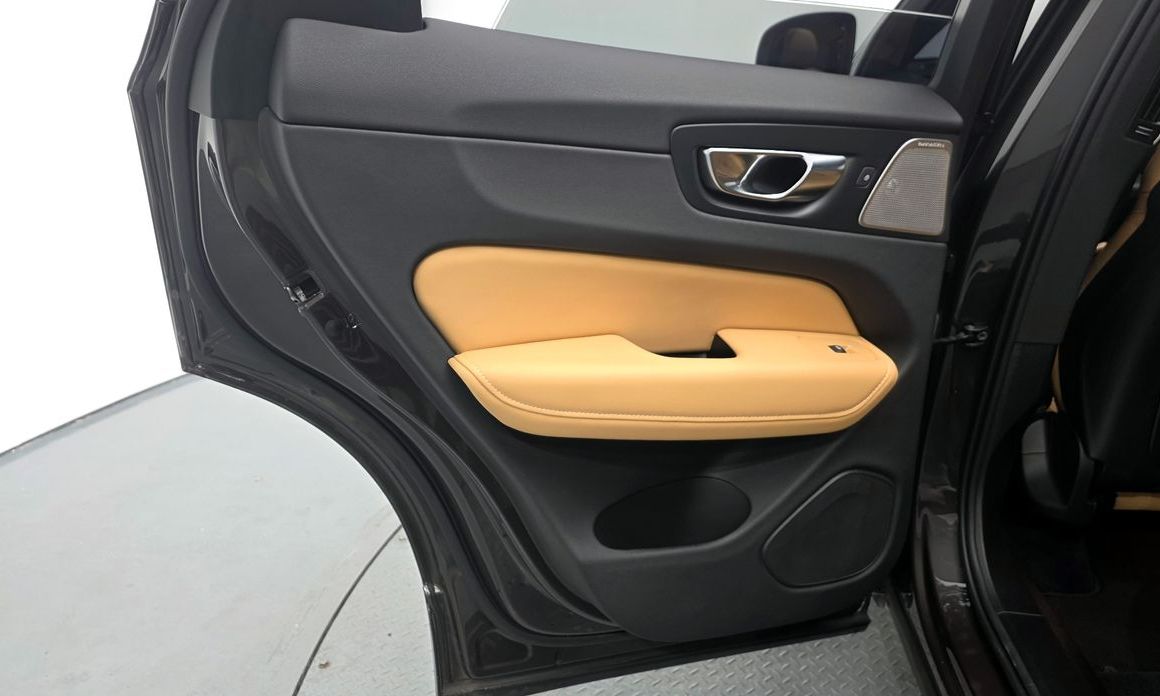 Volvo XC60 2025