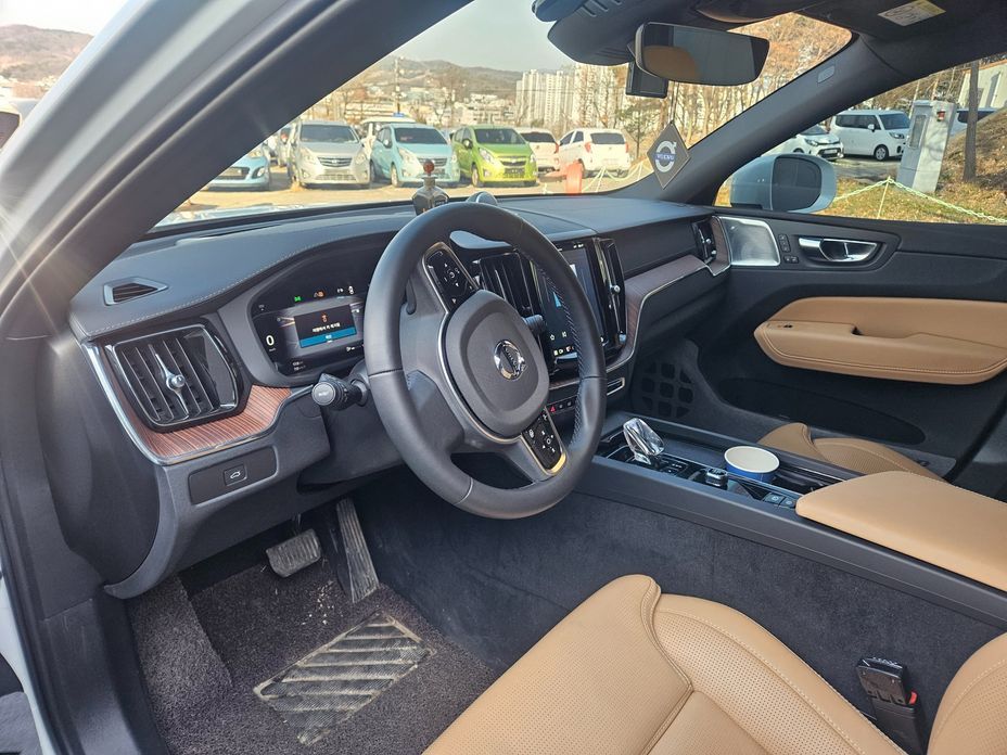 Volvo XC60 2025