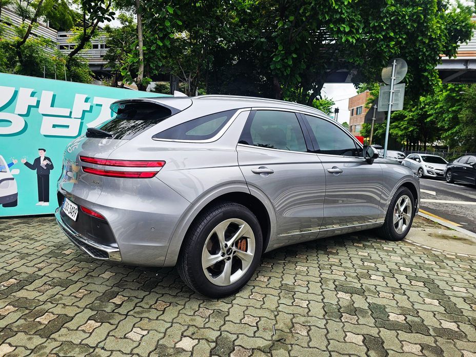Genesis GV70 2025