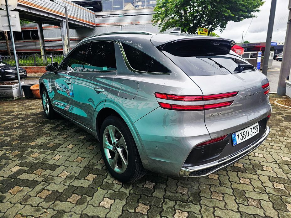 Genesis GV70 2025