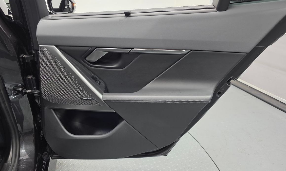 BMW 5-Series 2024