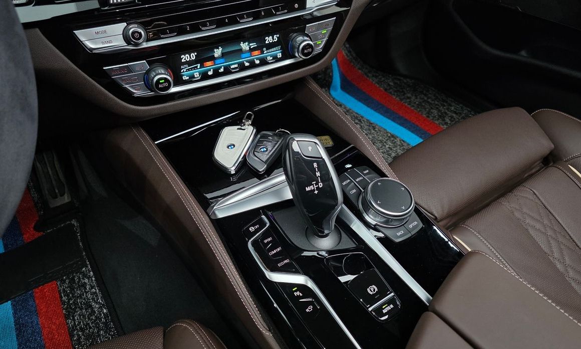 BMW 5-Series 2023